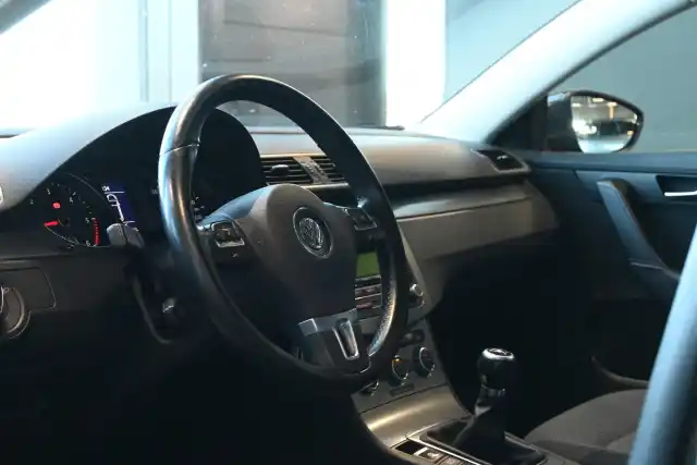 Ruskea (beige) Farmari, Volkswagen Passat – KRM-911