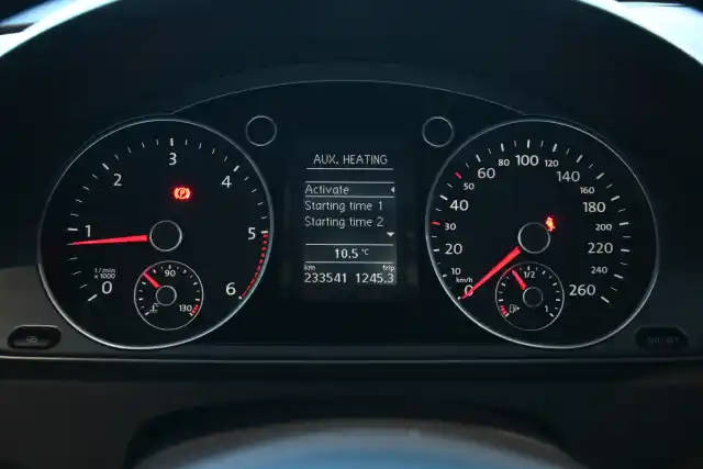 Ruskea (beige) Farmari, Volkswagen Passat – KRM-911