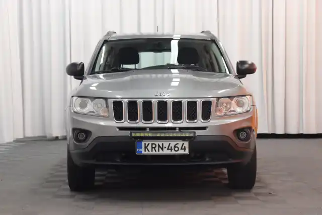 Harmaa Maastoauto, Jeep Compass – KRN-464