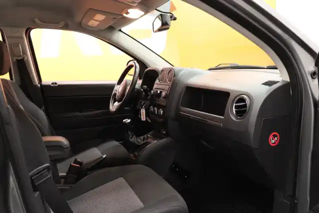 Harmaa Maastoauto, Jeep Compass – KRN-464