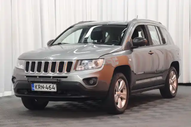 Harmaa Maastoauto, Jeep Compass – KRN-464