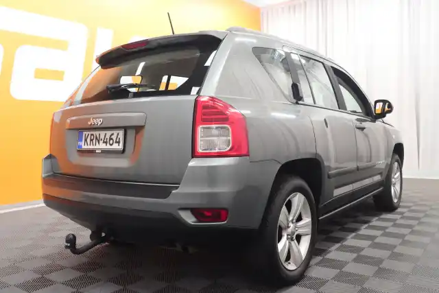 Harmaa Maastoauto, Jeep Compass – KRN-464