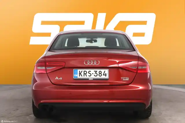 Punainen Sedan, Audi A4 – KRS-384