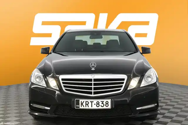 Musta Sedan, Mercedes-Benz E – KRT-838