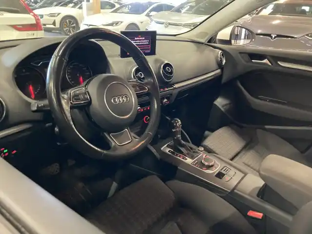 Valkoinen Viistoperä, Audi A3 – KRV-207