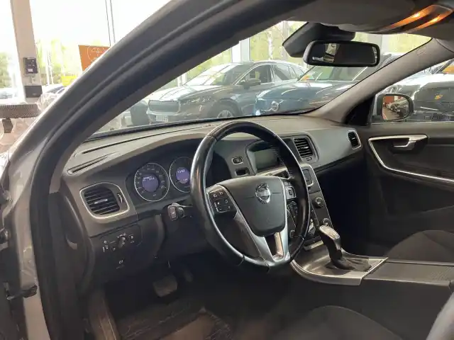 Harmaa Farmari, Volvo V60 – KRX-368