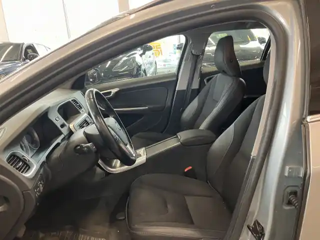 Harmaa Farmari, Volvo V60 – KRX-368
