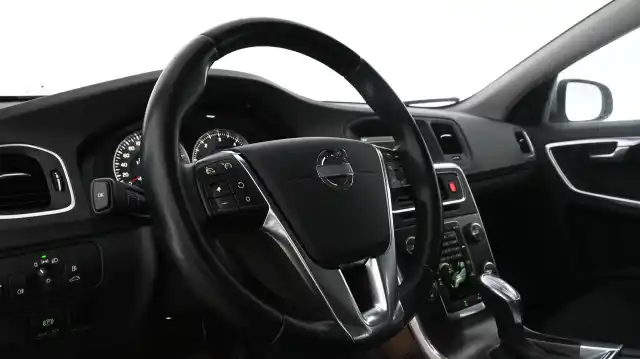 Harmaa Farmari, Volvo V60 – KRX-368