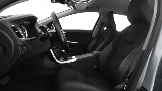 Harmaa Farmari, Volvo V60 – KRX-368