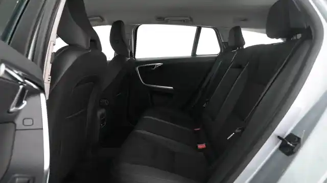 Harmaa Farmari, Volvo V60 – KRX-368