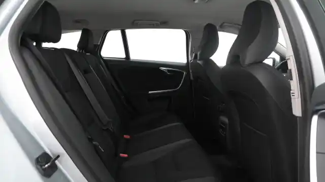Harmaa Farmari, Volvo V60 – KRX-368