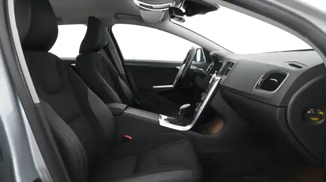 Harmaa Farmari, Volvo V60 – KRX-368