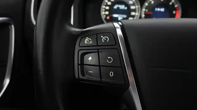 Harmaa Farmari, Volvo V60 – KRX-368