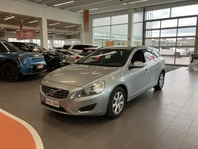 Harmaa Farmari, Volvo V60 – KRX-368