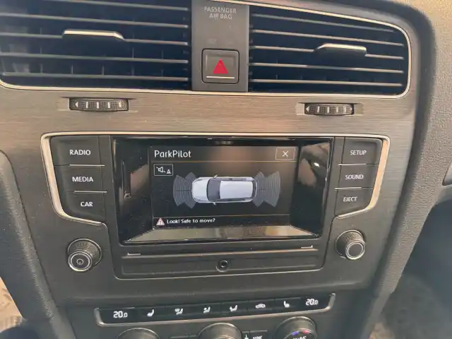 Harmaa Viistoperä, Volkswagen Golf – KRX-498