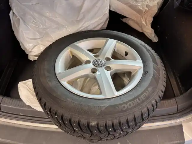 Harmaa Viistoperä, Volkswagen Golf – KRX-498