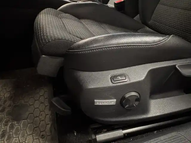 Harmaa Viistoperä, Volkswagen Golf – KRX-498