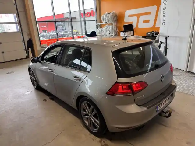 Harmaa Viistoperä, Volkswagen Golf – KRX-498