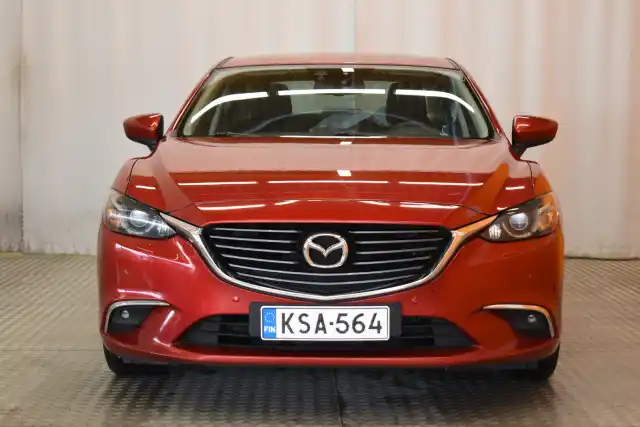 Punainen Sedan, Mazda 6 – KSA-564