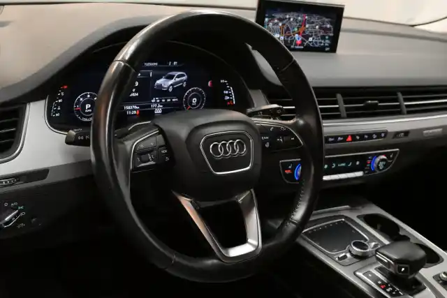 Musta Maastoauto, Audi Q7 – KSA-662