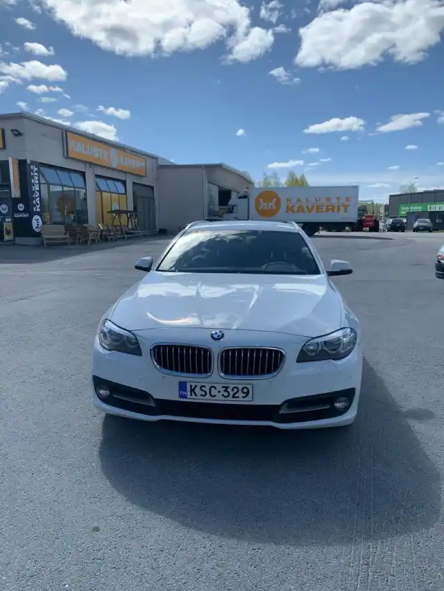 Valkoinen Farmari, BMW 520 – KSC-329