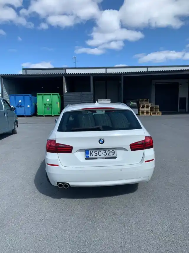Valkoinen Farmari, BMW 520 – KSC-329