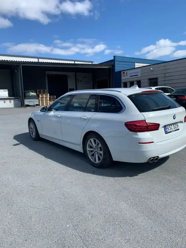 Valkoinen Farmari, BMW 520 – KSC-329