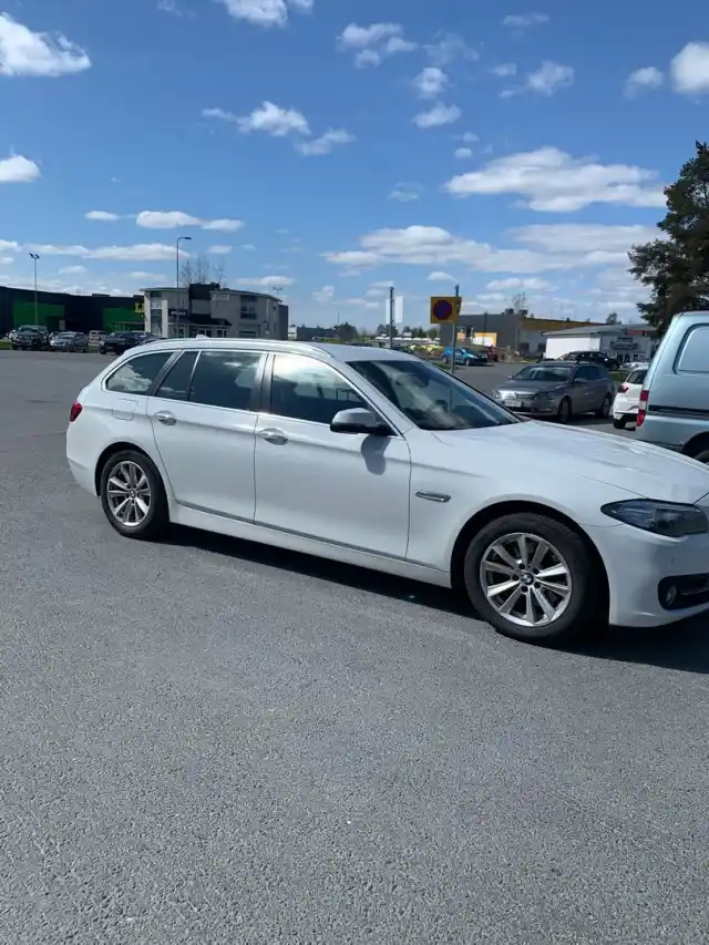 Valkoinen Farmari, BMW 520 – KSC-329