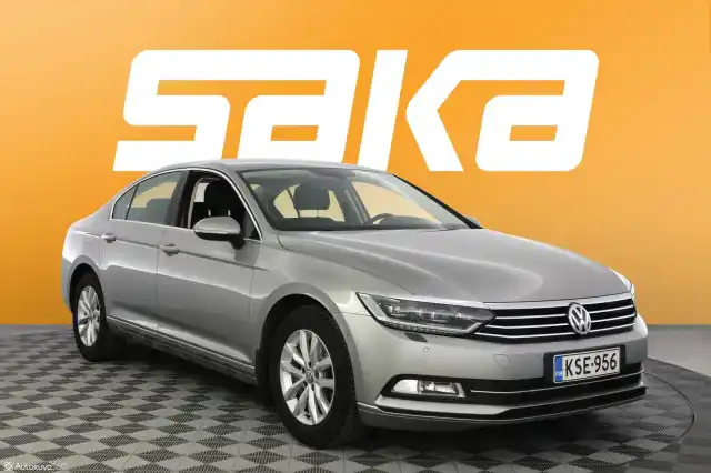 Harmaa Sedan, Volkswagen Passat – KSE-956