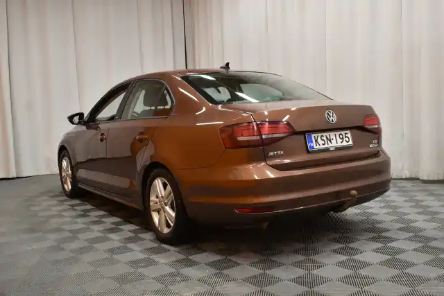 Ruskea Sedan, Volkswagen Jetta – KSN-195