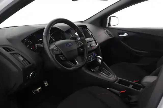 Valkoinen Viistoperä, Ford Focus – KSN-370