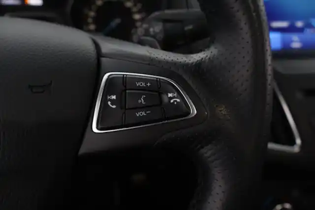 Valkoinen Viistoperä, Ford Focus – KSN-370