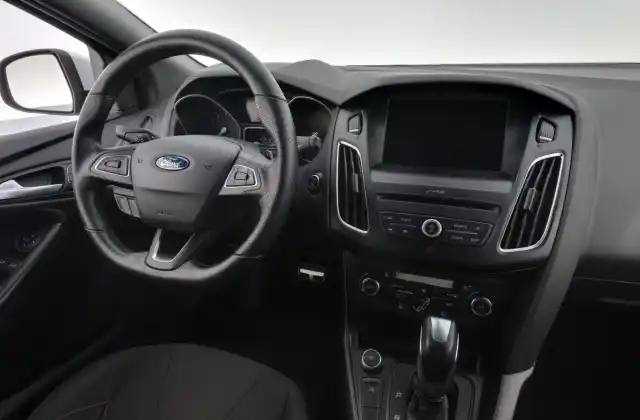 Valkoinen Viistoperä, Ford Focus – KSN-370