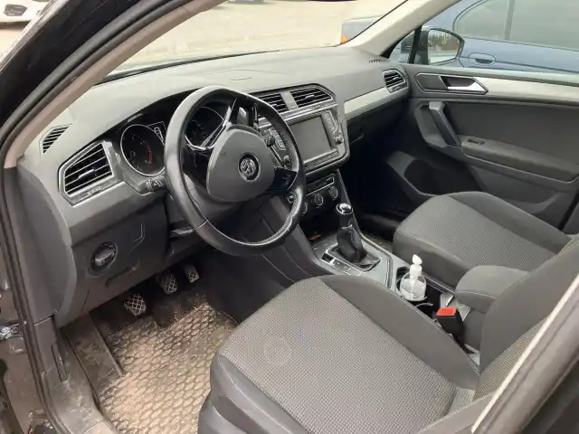 Musta Maastoauto, Volkswagen Tiguan – KSN-813