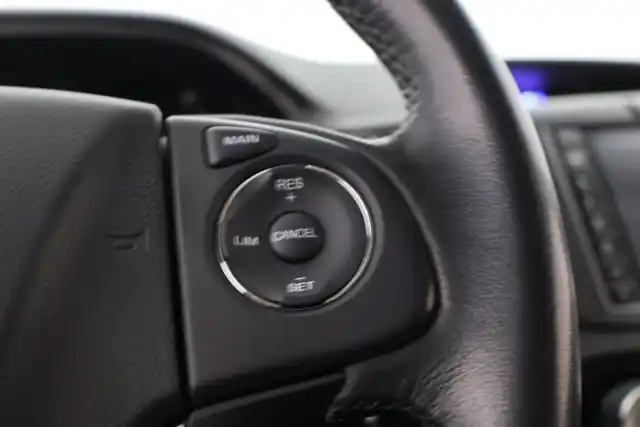 Punainen Maastoauto, Honda CR-V – KSR-268
