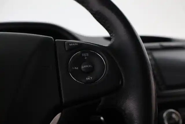 Punainen Maastoauto, Honda CR-V – KSR-268