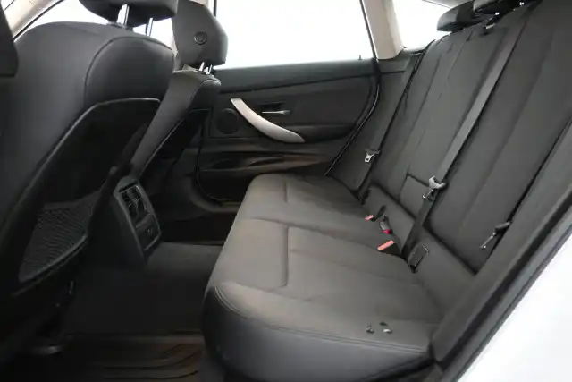 Valkoinen Sedan, BMW 330 Gran Turismo – KSS-162