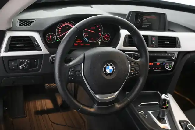 Valkoinen Sedan, BMW 330 Gran Turismo – KSS-162