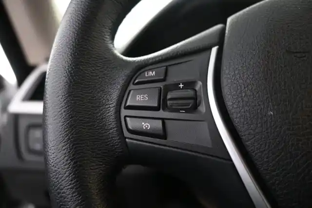 Valkoinen Sedan, BMW 330 Gran Turismo – KSS-162
