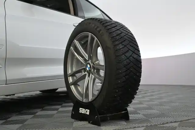 Valkoinen Sedan, BMW 330 Gran Turismo – KSS-162