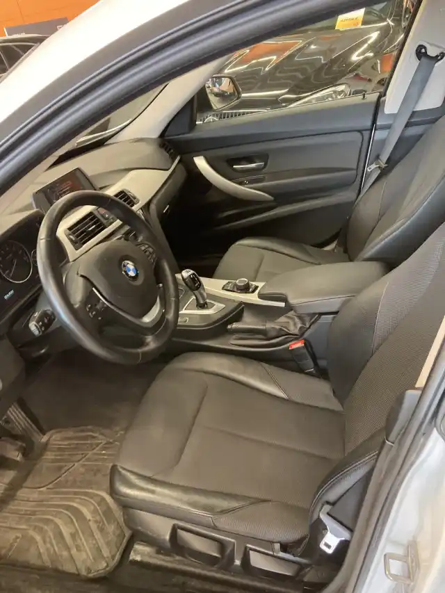 Valkoinen Sedan, BMW 330 Gran Turismo – KSS-162