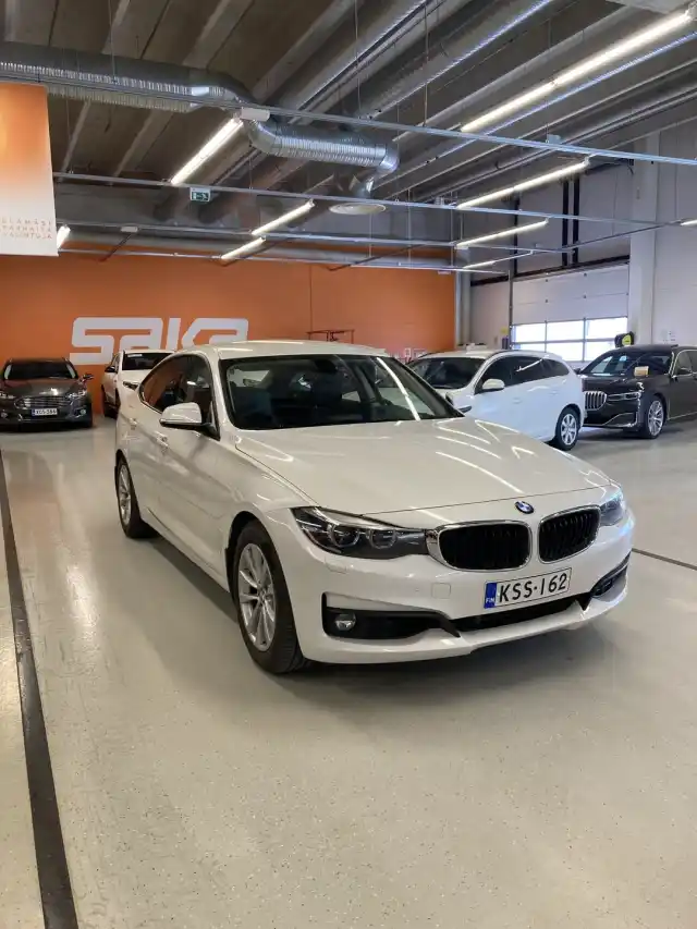 Valkoinen Sedan, BMW 330 Gran Turismo – KSS-162