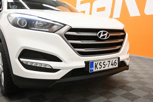 Valkoinen Maastoauto, Hyundai Tucson – KSS-746