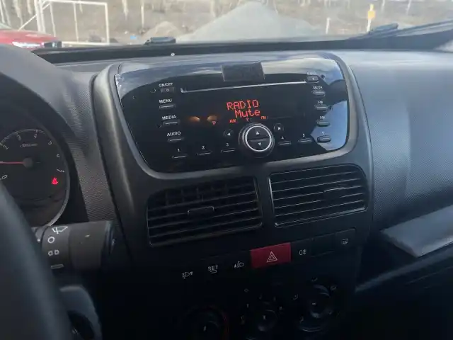 Valkoinen Pakettiauto, Opel Combo – KSS-878