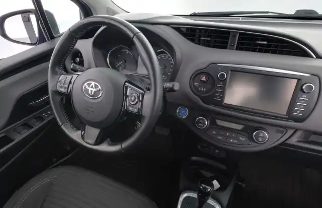 Sininen Viistoperä, Toyota Yaris – KST-504