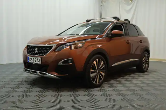 Ruskea Maastoauto, Peugeot 3008 – KST-933