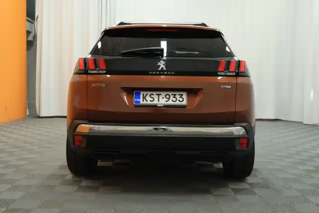 Ruskea Maastoauto, Peugeot 3008 – KST-933