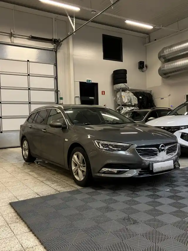 Harmaa Farmari, Opel Insignia – KSU-326