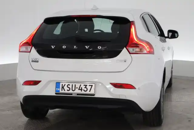 Valkoinen Viistoperä, Volvo V40 – KSU-437