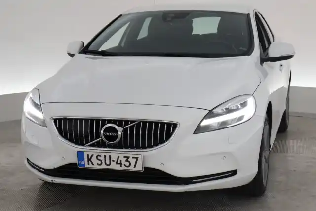 Valkoinen Viistoperä, Volvo V40 – KSU-437